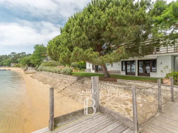 VILLA « L'ESCARBILLE » EN PREMIÈRE LIGNE AVEC PONTON PRIVATIF AU
