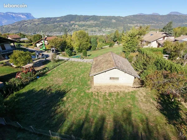 Terrain 687 m²