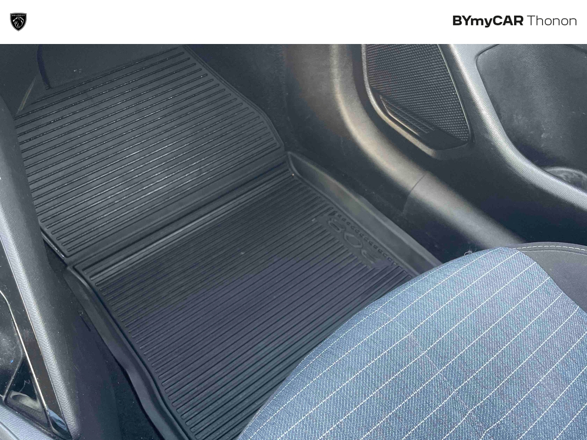 Peugeot 208 PURETECH 75 S&amp;S BVM5 — photo 24