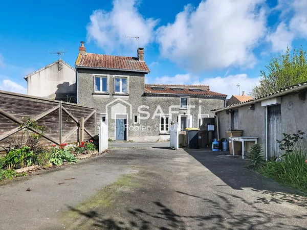 Fort potentiel pour cet ensemble immobilier comprenant une maison ancienne et un terrain constructib