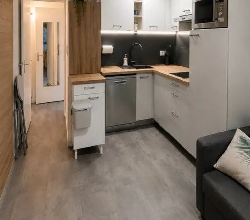 Étudiant seulement /appartement refait à neuf - 150 m de la plage