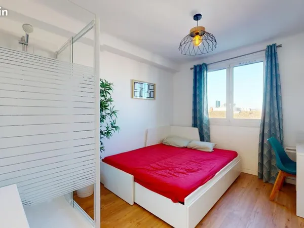Chambre 6 pièces 70 m²