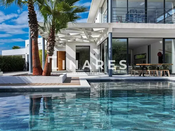 LA PRESTIGIEUSE - Villa T5 de 310m² - Piscines intérieure et extérieure - Salle de sport - Cuisine d