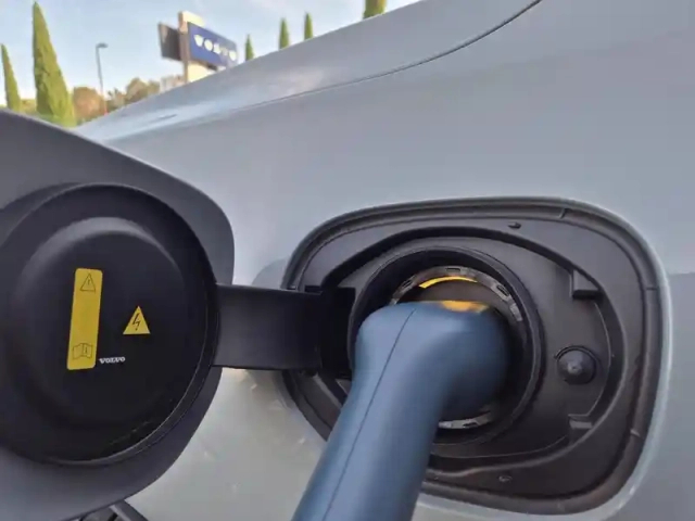 Volvo Xc60 t6 hybride rechargeable 335ch black edition geartronic 8 awd — photo 14