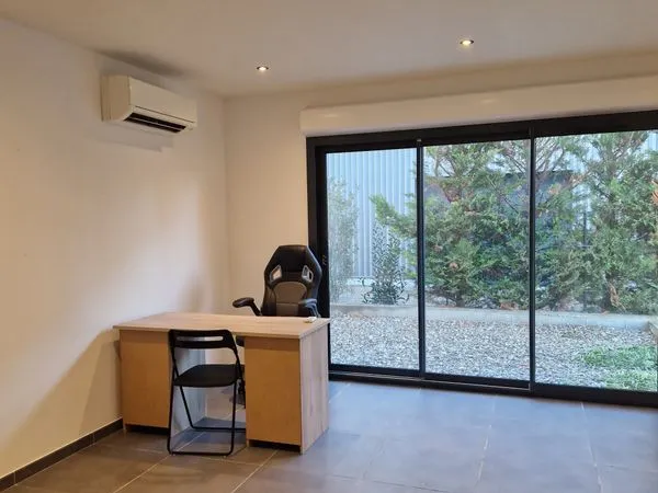Local de 32m² avec jardinet