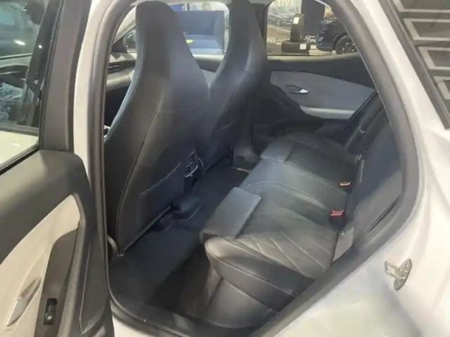 Ford Explorer 286ch extended range 77kwh pack premium rwd — photo 12