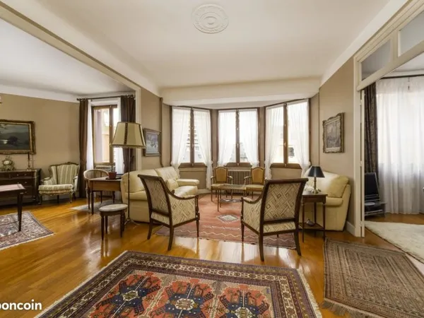 Appartement 9 pièces 226 m²