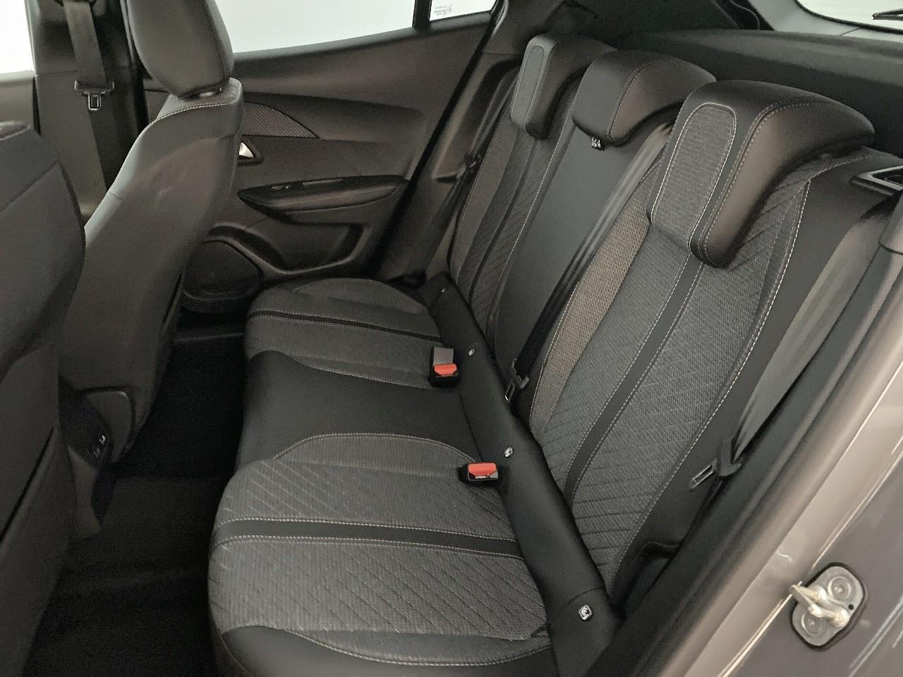 Peugeot 2008 hybrid 145 ch e-dcs6 allure — photo 10