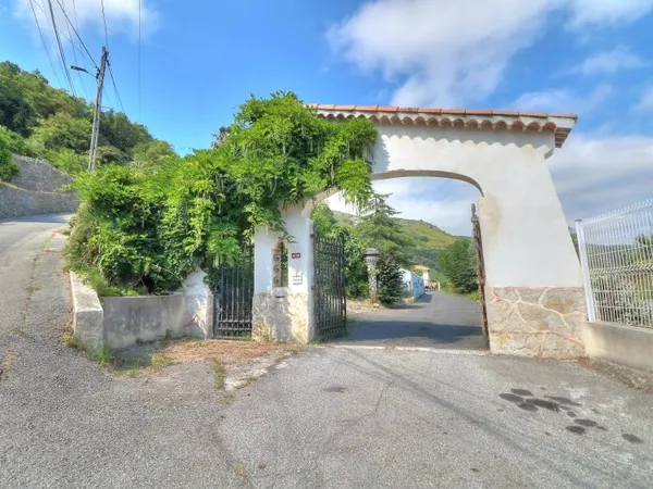 À vendre - Grande propriété avec vue mer panoramique et fort potentiel