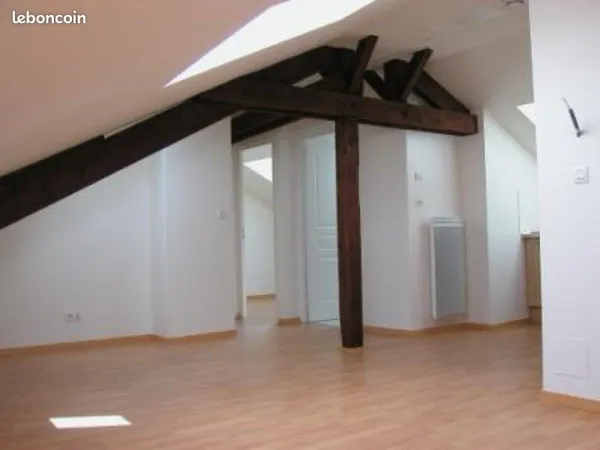 Loue Appartement T3, place Brouette
