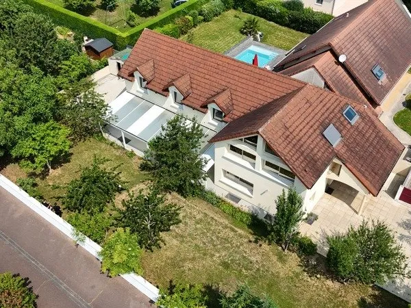 Dijon-Sud, Clos du Roy. VILLA T8 de 255 m2, possibilité 7 chambres, sur un terrain de 790 m2 et 150m