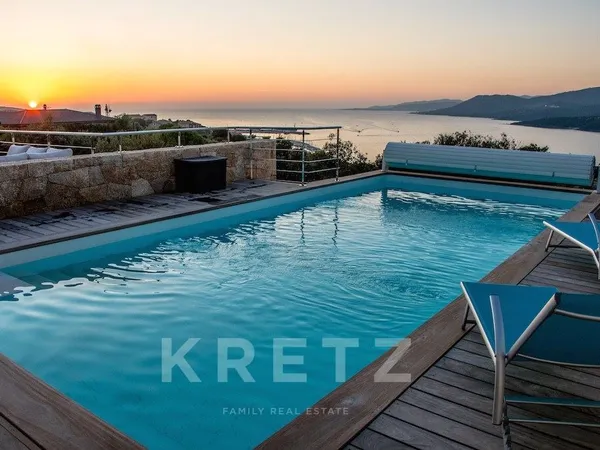 Villa contemporaine avec vue panoramique sur le golfe de Propriano