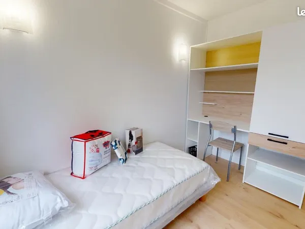 Chambre 5 pièces 110 m²