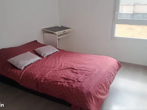 Chambre meublée dans appartement en rez-de-jardin — Colocation 100 % féminine (Étudiante uniquement)