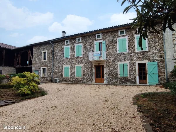 Grande maison entièrement rénovée