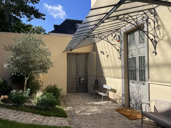Vends maison - 219 m² - 10 pièces, 7 chambres - Versailles 78000