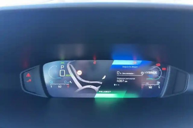 Peugeot 308 phev 180 e-eat8 — photo 15