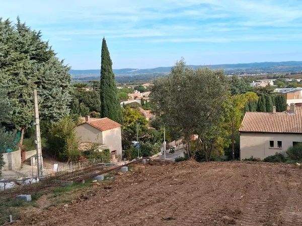 Clermont-l'Hérault 435 m², vue dégagée, proximité immédiate école, collège, supermarchés