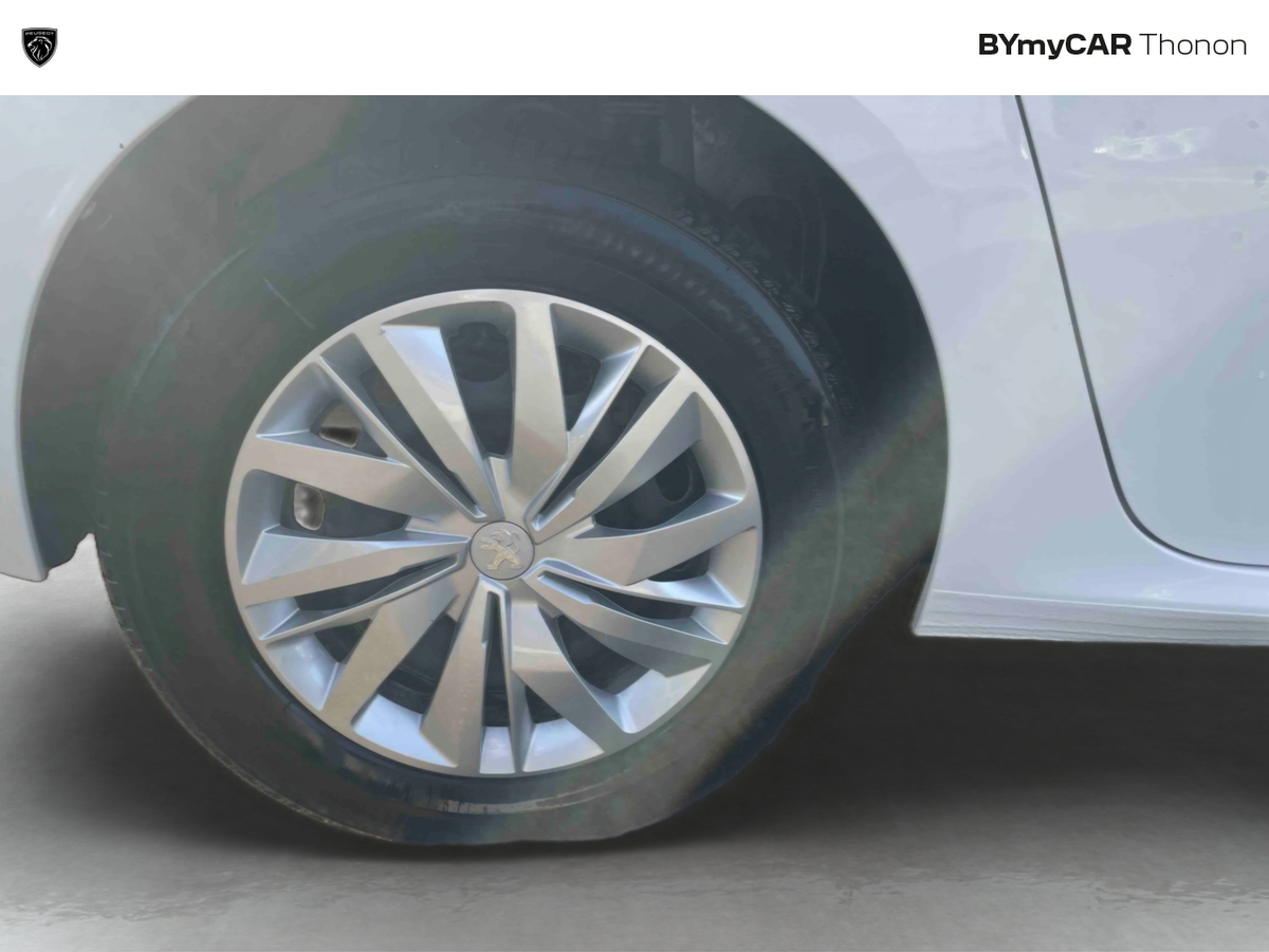 Peugeot 208 PURETECH 75 S&amp;S BVM5 — photo 16