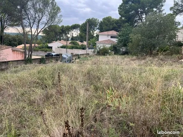 Terrain à bâtir de 940 m² à VENTABREN (13)