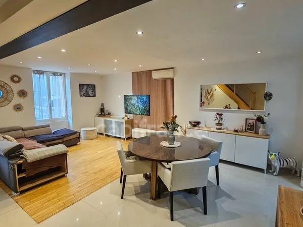 A vendre ETAMPES (91) . Maison en très bon état, 6 pièces, cave, cour et jardin clos