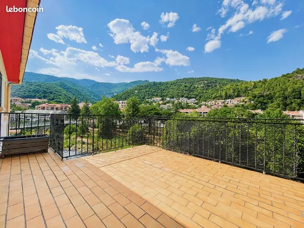 Appartement T3 terrasse, balcon, garage et cave