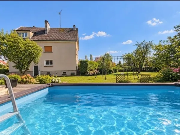Axe NANCY EPINAL - PROPRIÉTÉ à vendre 7 pièces secteur CHARMES (88) avec PISCINE hors-sol, JACUZZI e