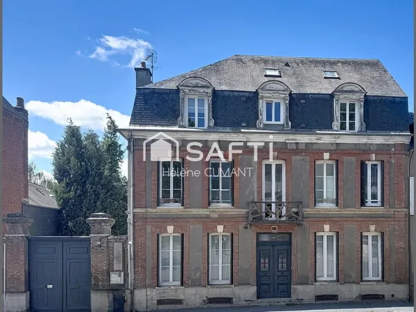 Hôtel particulier entièrement rénové - 11 suites parentales - parking - jardin de 700 m².