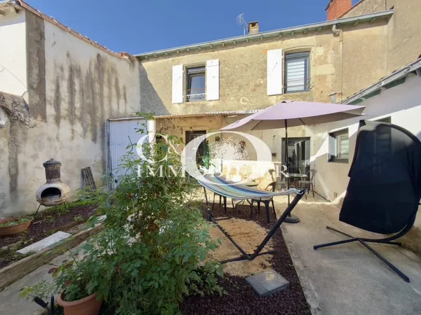 Maison de bourg - 2 chambres - bureau - cour de 50 m2