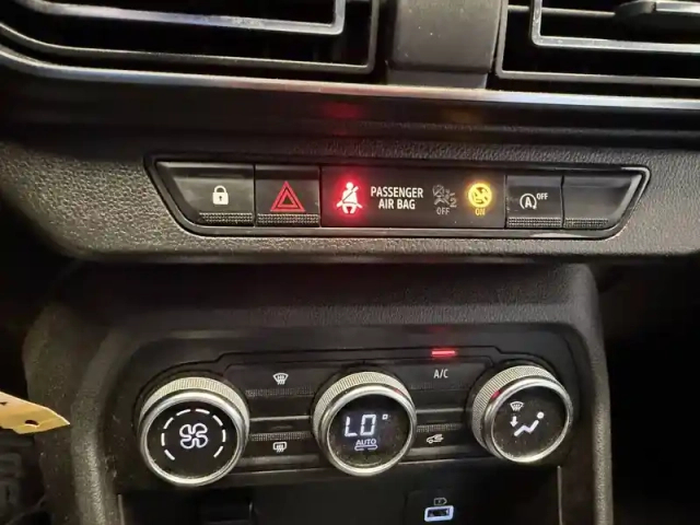 Dacia Sandero sce 65 - 22 — photo 32