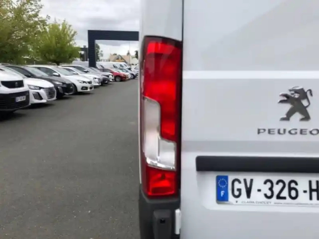 Peugeot Boxer tole 3.3 t l2h2 bluehdi 140 s&amp;s bvm6 — photo 17