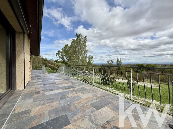 A RIOM : A VENDRE MAISON DE 169 m² AVEC TRES GRAND TERRAIN