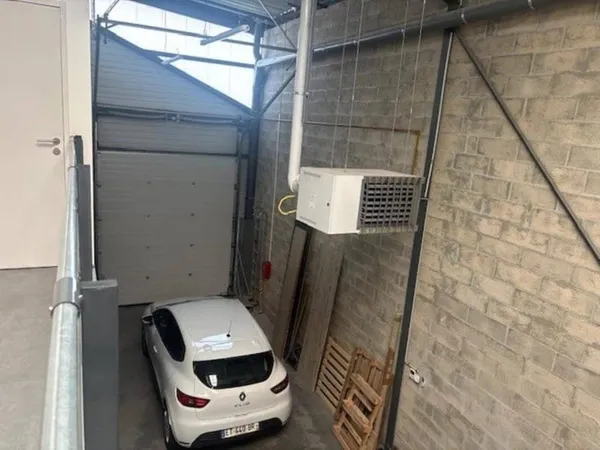 Local d'activité 213 m²