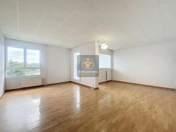 Appartement 5 pièces avec Parking sécurisé Loggia et Balcon
