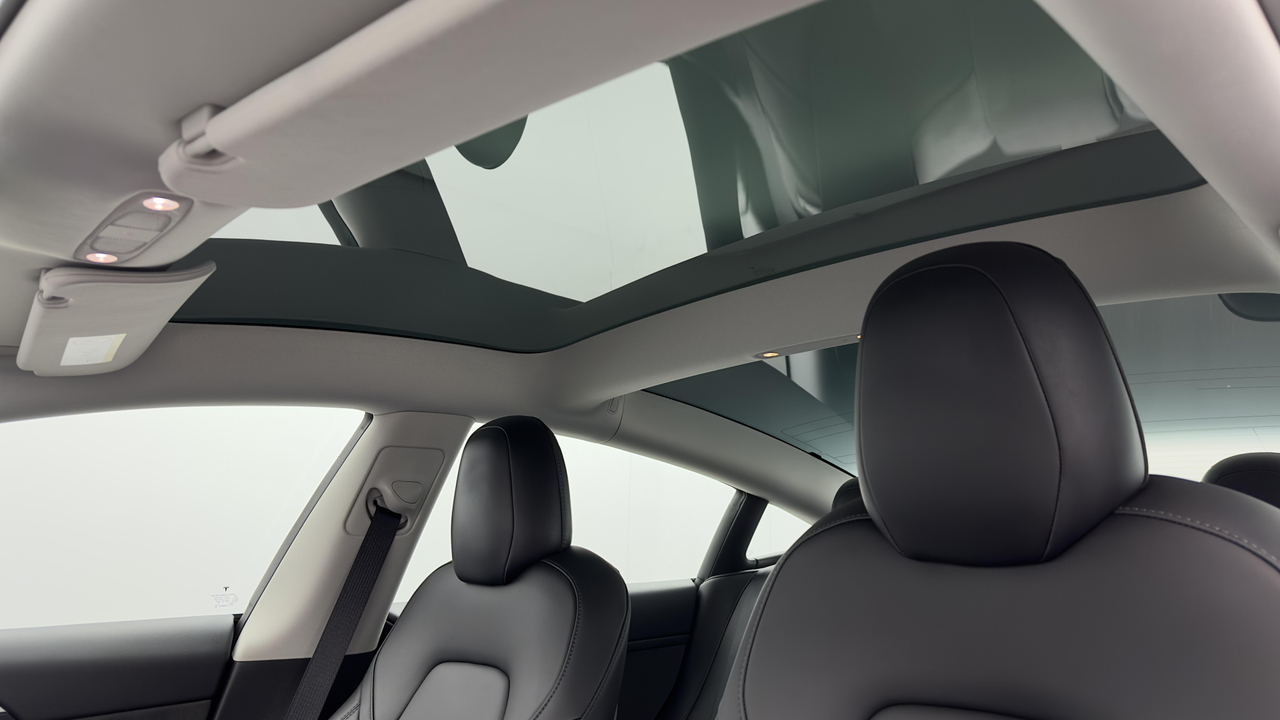 Tesla MODEL 3 RWD — photo 28