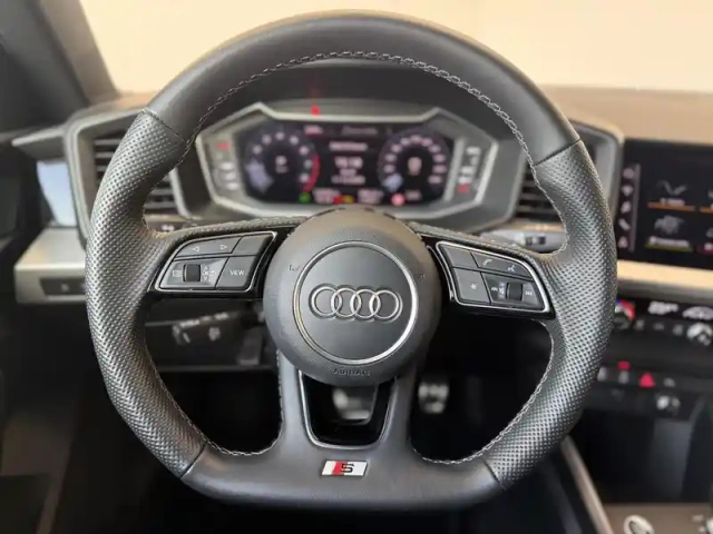 Audi A1 sportback 35 tfsi 150 ch s tronic 7 — photo 7