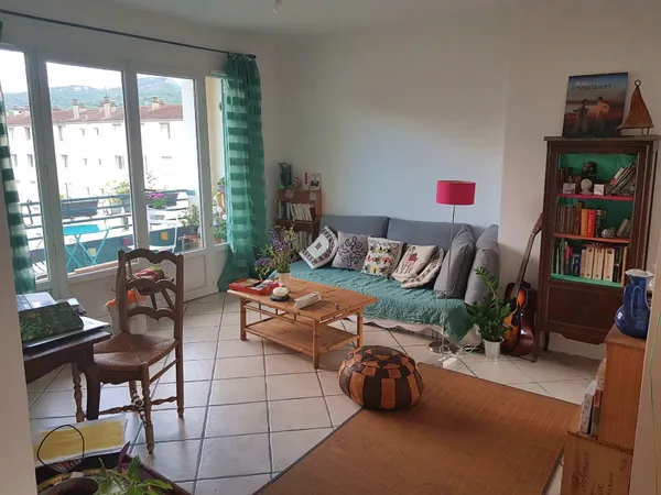 En Août : loue chambre dans appartement 54m² - Chambéry (73)