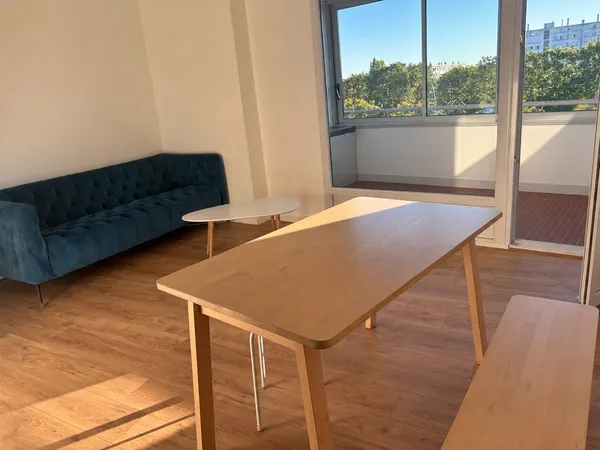 Chambre meublée de 13 m² – Colocation Nantes Sud