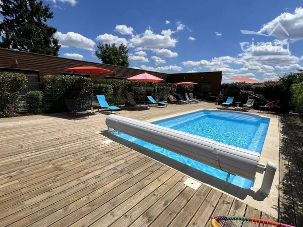 Hôtel 150 m²