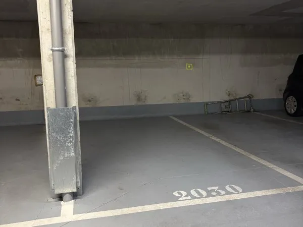 Loue parking - 20m²