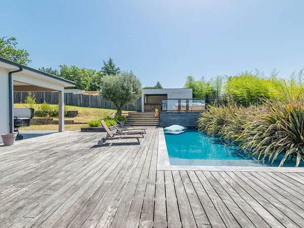 Villa contemporaine avec sa piscine, à 15 minutes de Bordeaux ? Bouliac