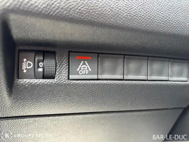 Peugeot 2008 1.2 puretech 100ch s&amp;s style — photo 12