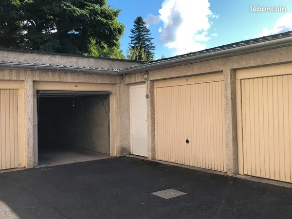 Loue Garage Centre Ville YSSINGEAUX