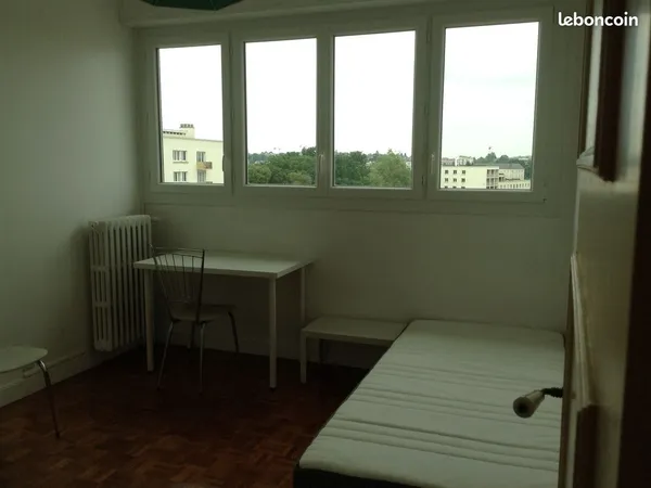 Chambre libre dans un appartement de 3 colocataires