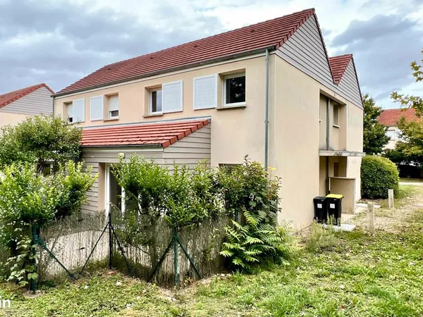 Location Appartement maison non meublé 765
