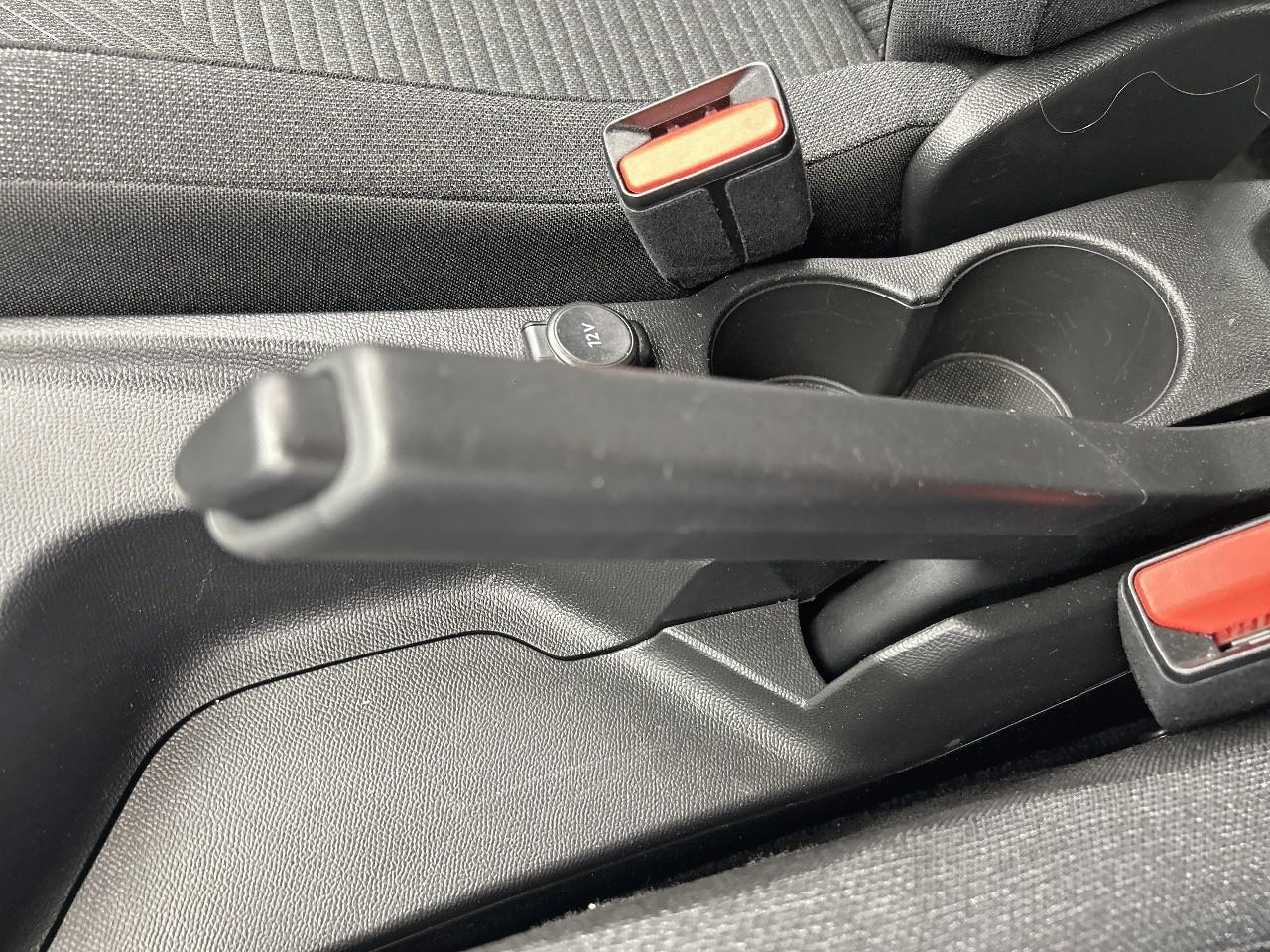 Peugeot 2008 hybrid 145 e-dcs6 style — photo 18