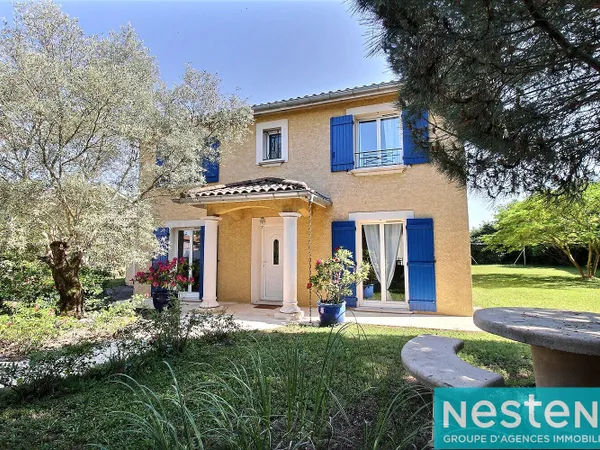 Maison d'environ 122 m² à Pusignan au calme 6 pièces, dépendance, garage et grand terrain avec pisci