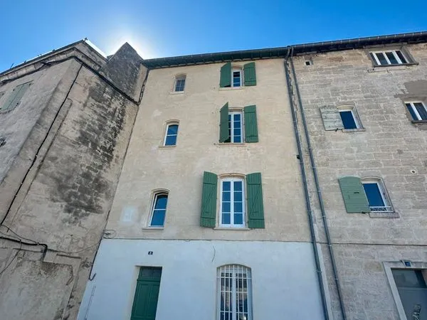 à vendre - immeuble de rapport de 3 appartements - centre historique de beaucaire