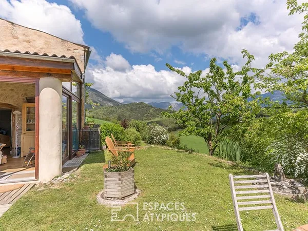 Vues panoramiques et cachet unique pour ce duo de petites bergeries à 20 min de Die