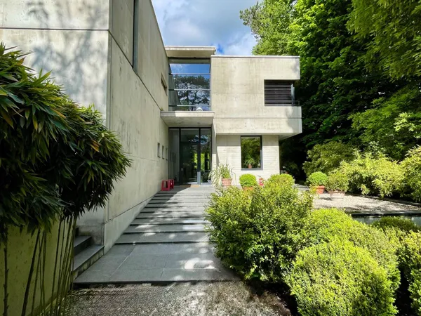 Villa contemporaine en béton banché